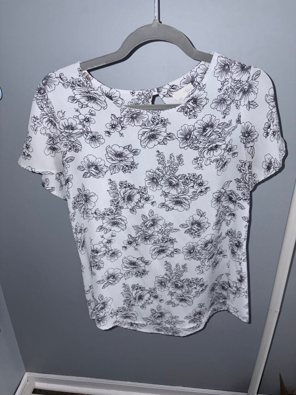 Jella C. White Top Size M